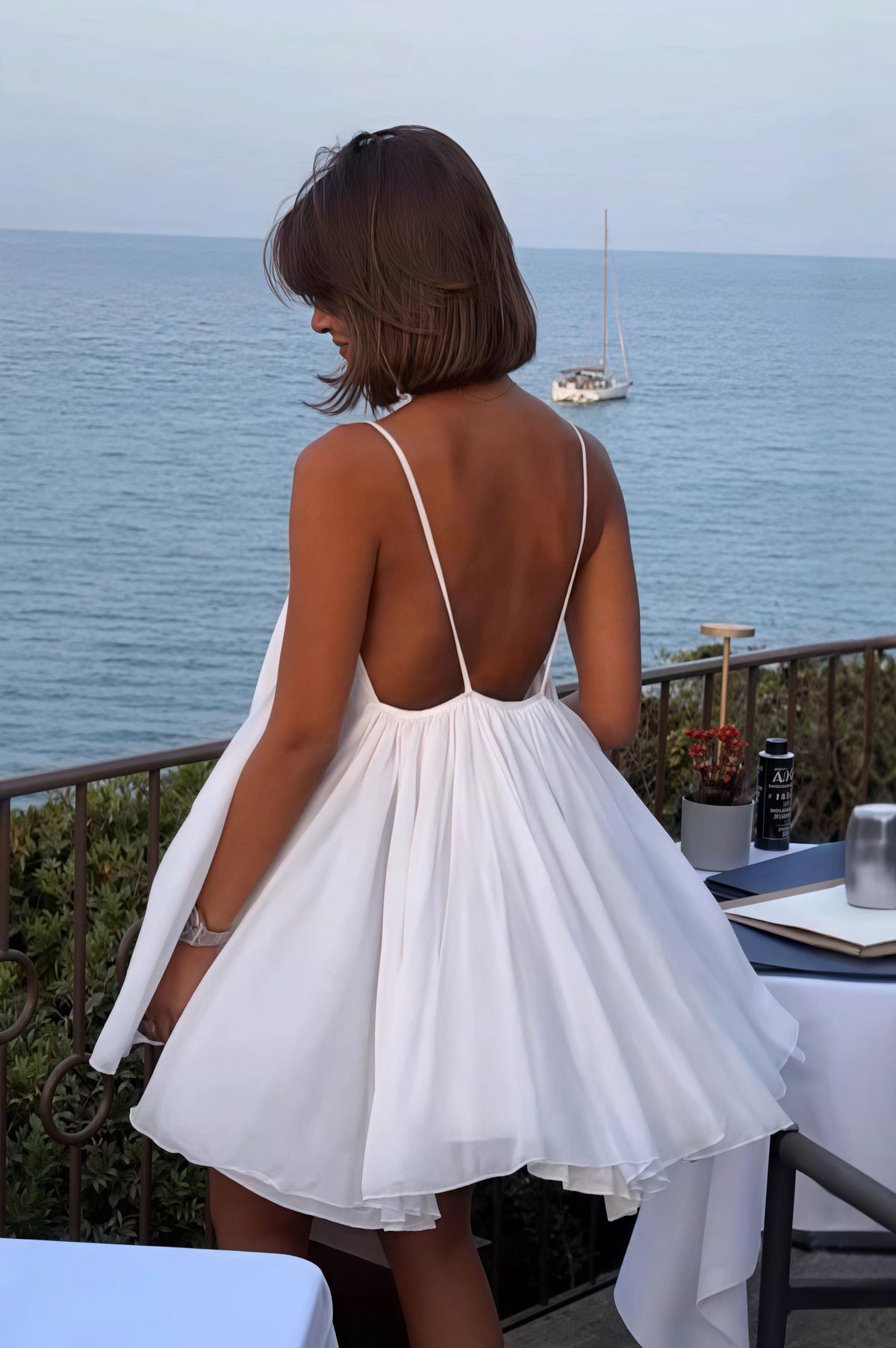 Mini-robe fluide à bretelles spaghetti Lavinia