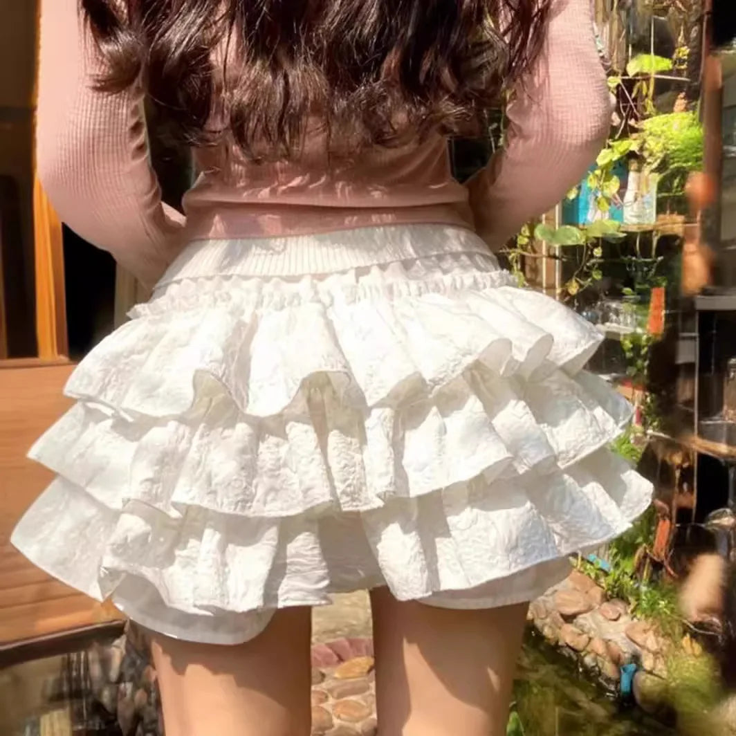 Short Lena au crochet à volants et découpes