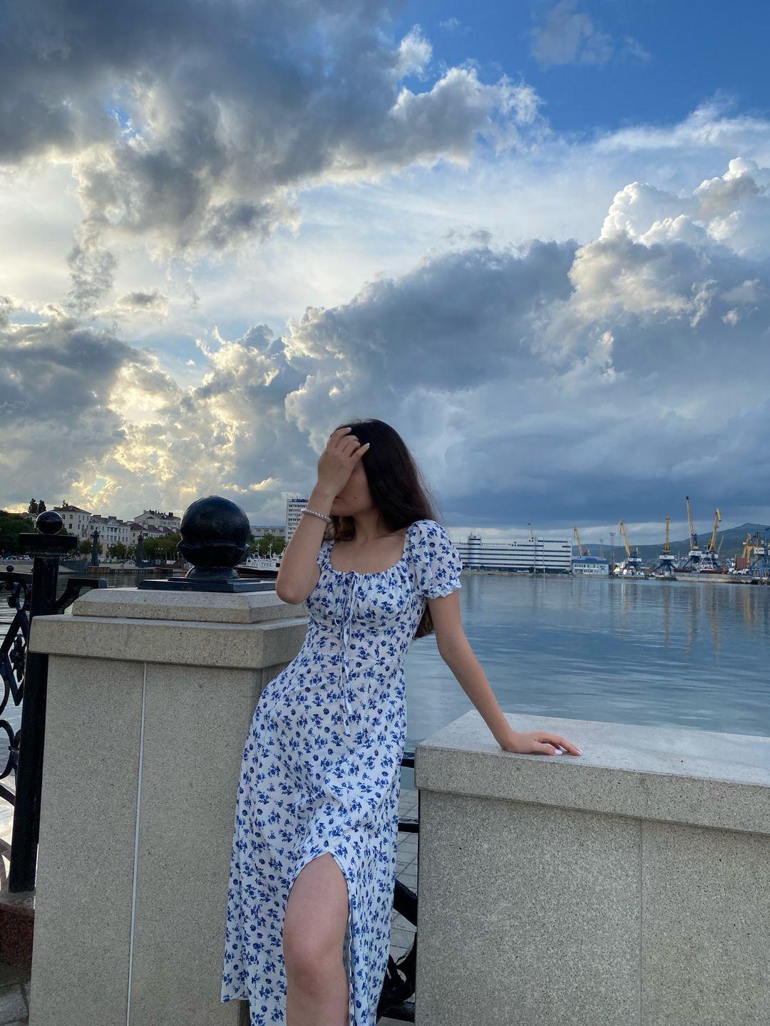 Robe midi Lena à manches bouffantes et motif floral