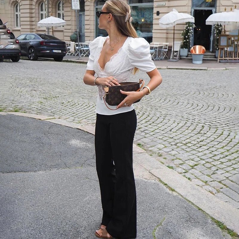 Top plongeant en dentelle Lily