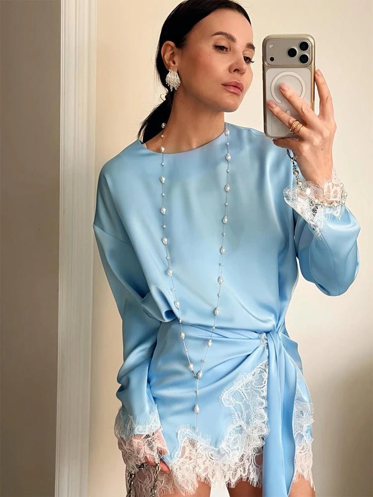 Robe en satin et dentelle à détails noués Linda