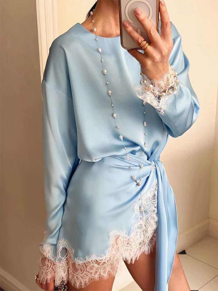 Robe en satin et dentelle à détails noués Linda