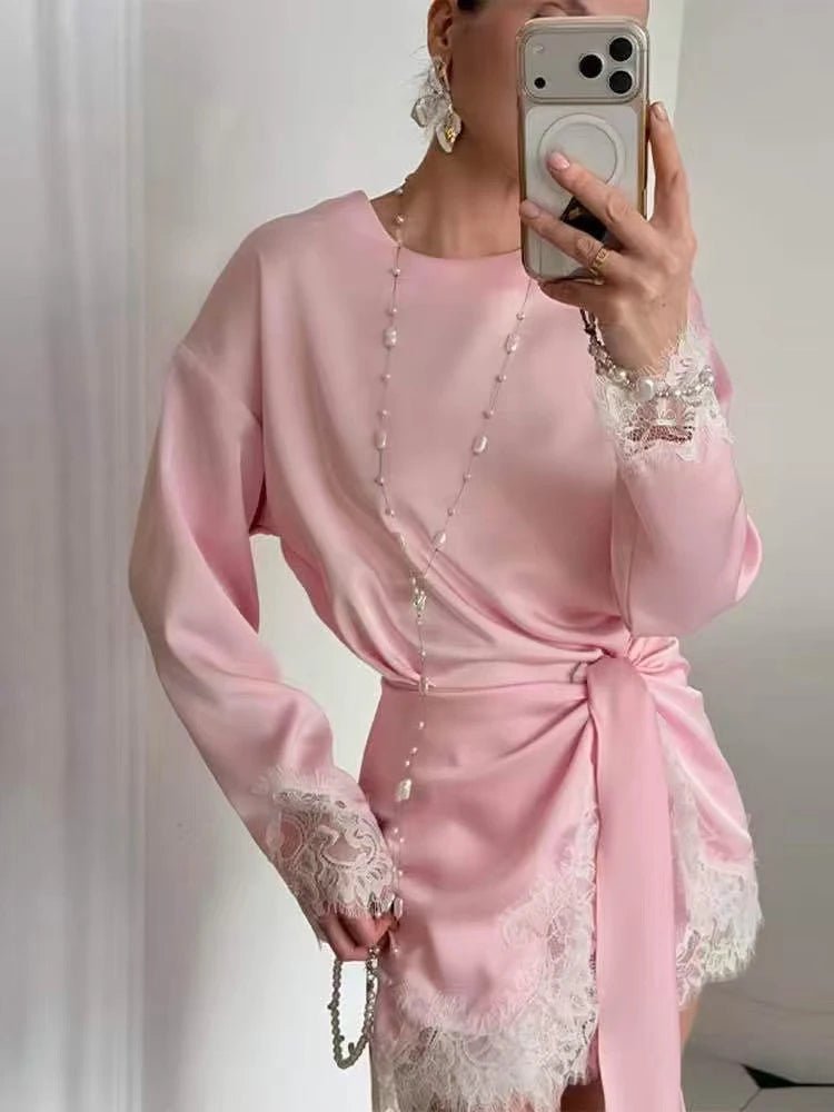Robe en satin et dentelle à détails noués Linda