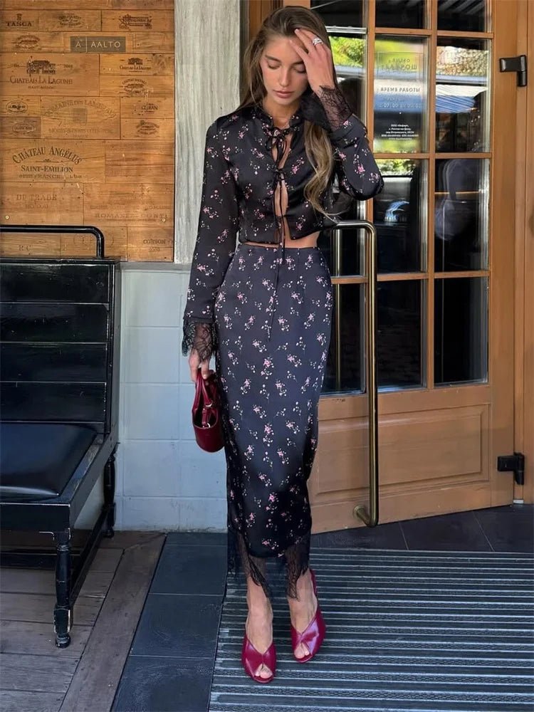 Ensemble Lisa avec top floral ajouré bordé de dentelle et jupe longue