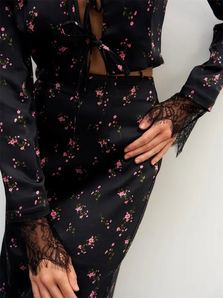 Ensemble Lisa avec top floral ajouré bordé de dentelle et jupe longue