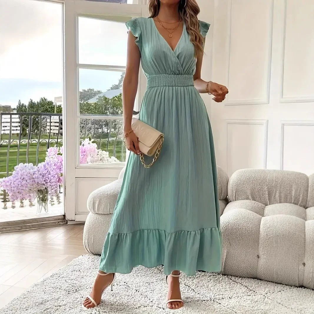 Robe patineuse noire Livia à col V et volants