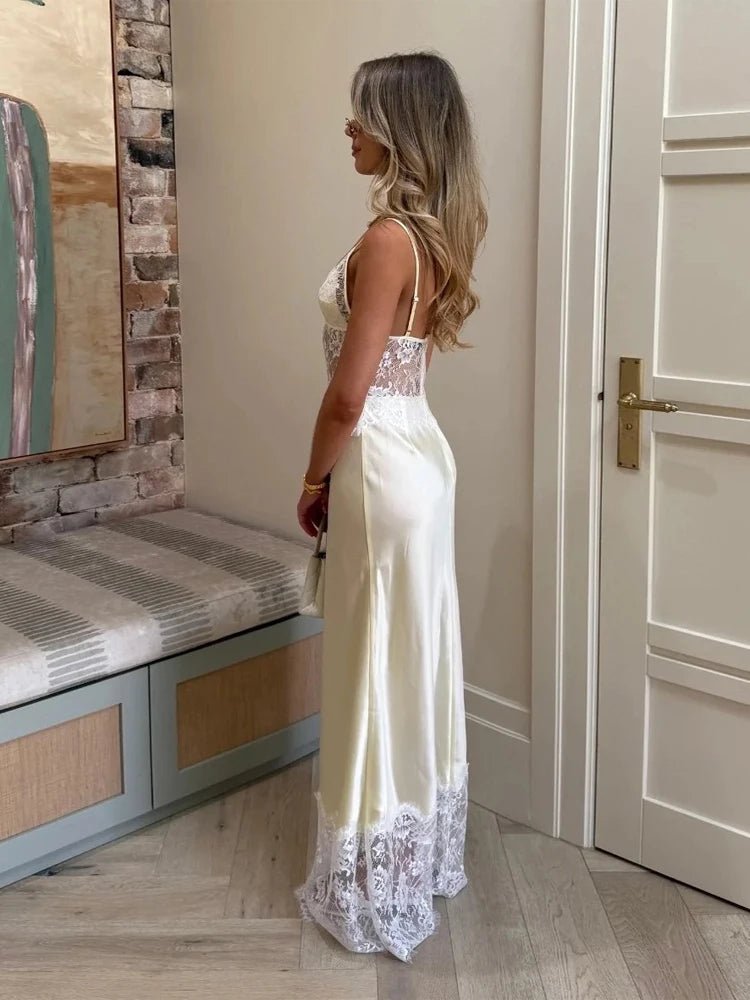 Robe Lora en satin et dentelle, épaules dénudées