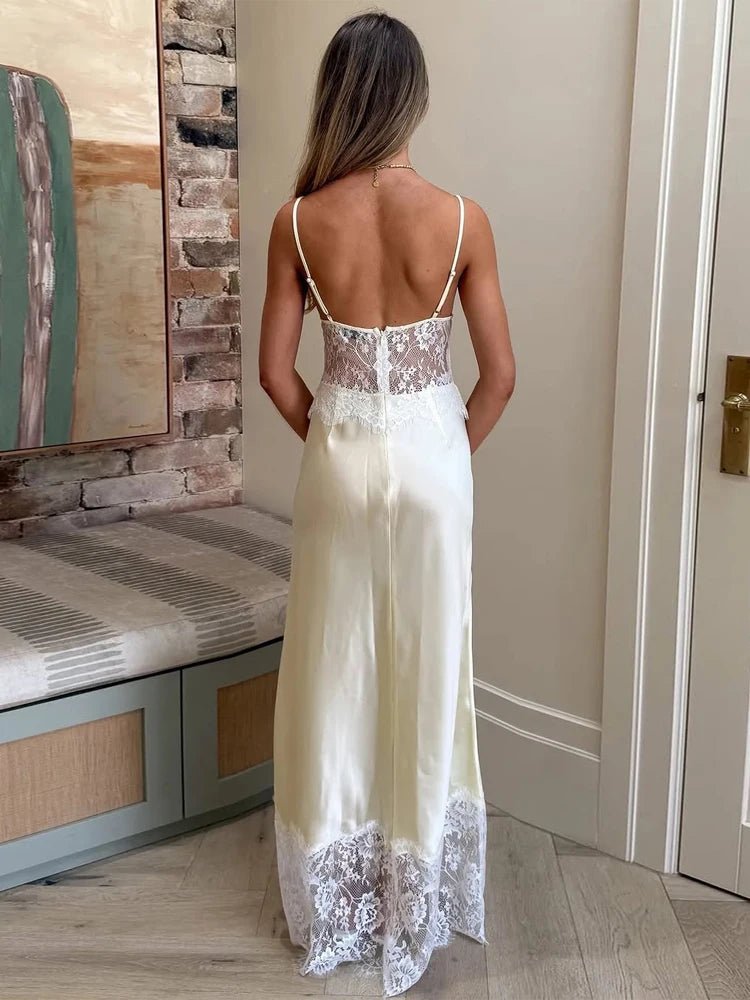 Robe Lora en satin et dentelle, épaules dénudées