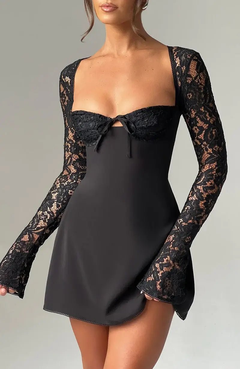 Robe courte Louise avec détails en dentelle