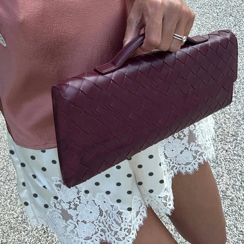 Short Lucy en satin à pois et détails en dentelle