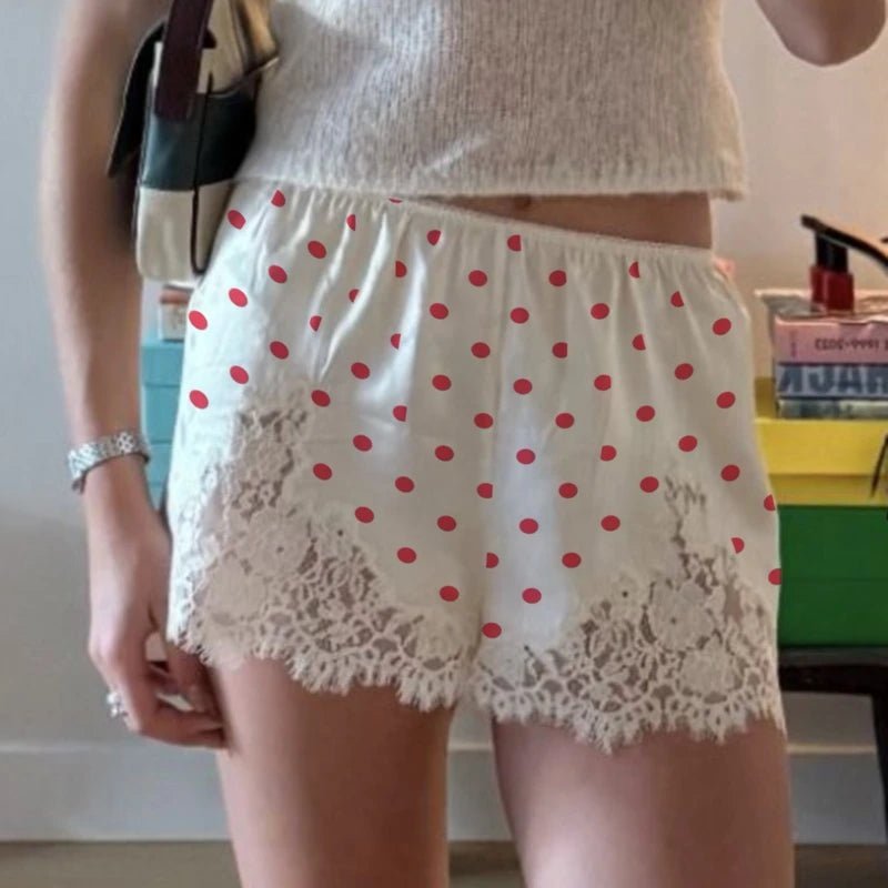 Short Lucy en satin à pois et détails en dentelle