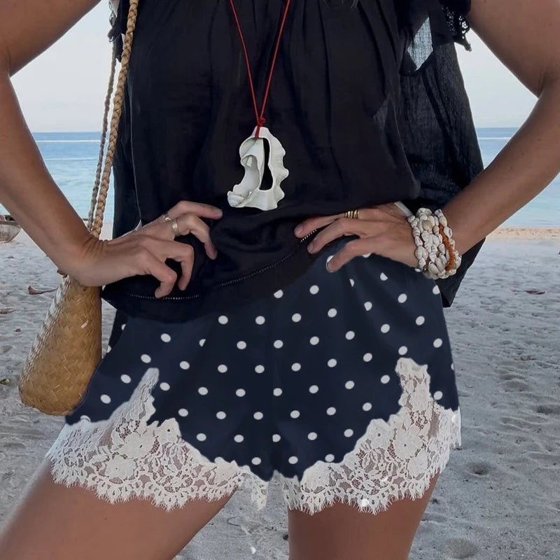 Short Lucy en satin à pois et détails en dentelle