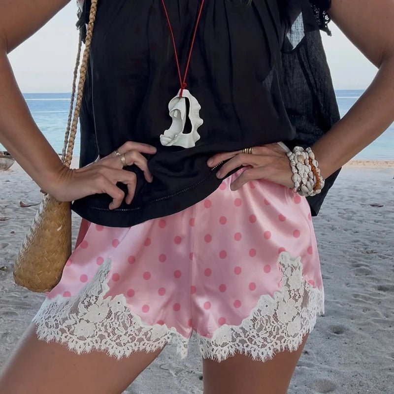 Short Lucy en satin à pois et détails en dentelle
