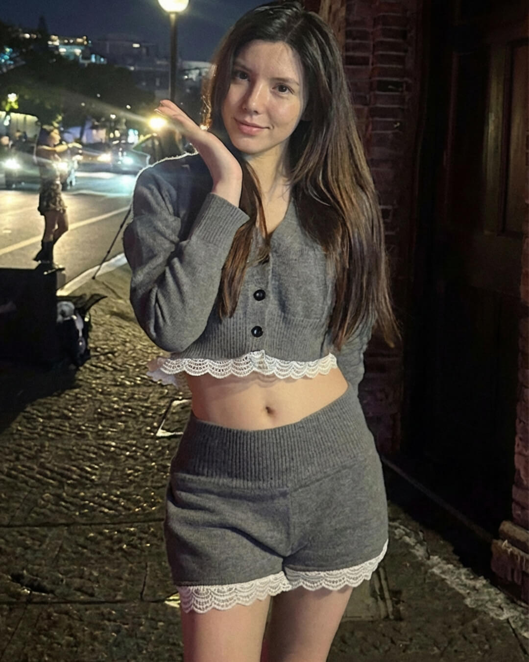 Ensemble Lucy avec cardigan et short bordés de dentelle