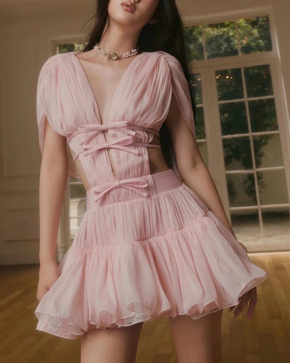 Robe de cocktail Matilde à col V et volants