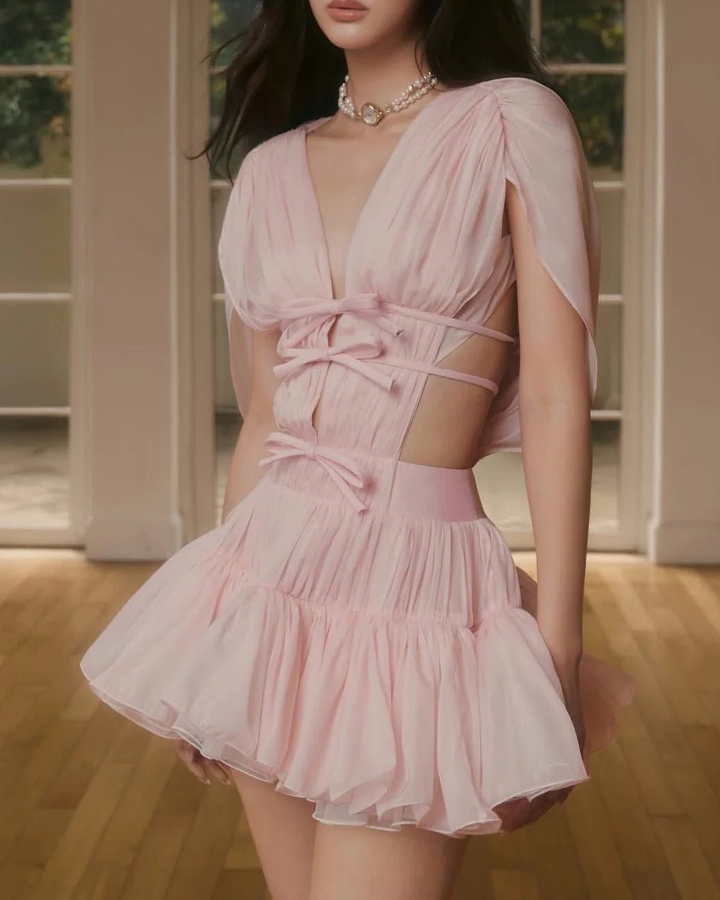 Robe de cocktail Matilde à col V et volants
