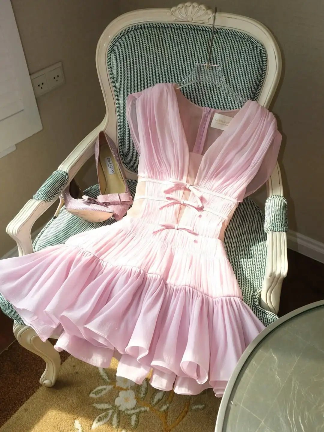Robe de cocktail Matilde à col V et volants