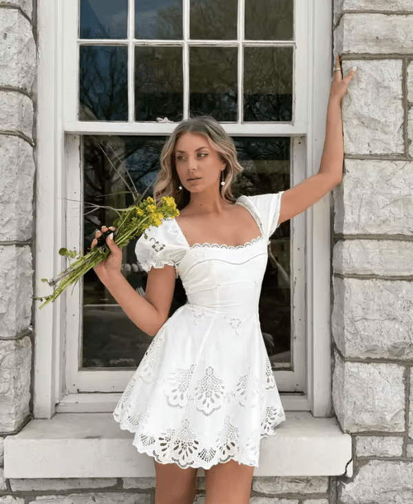 Mini-robe Melina en dentelle ajourée