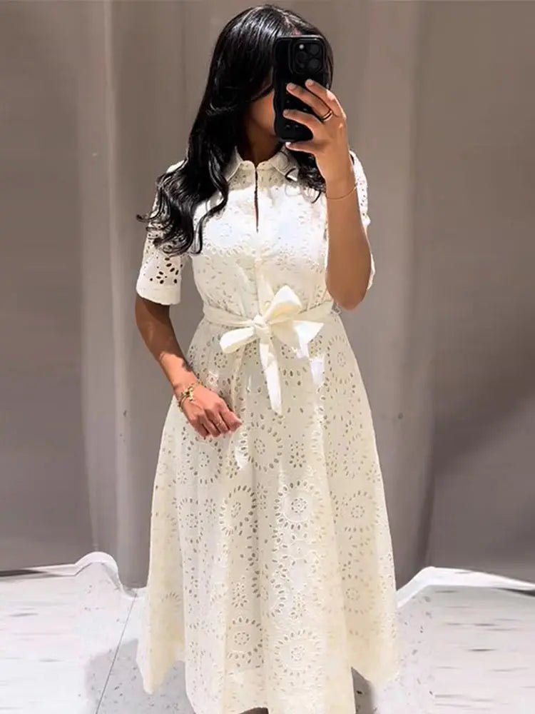 Robe midi Merida brodée et ceinturée