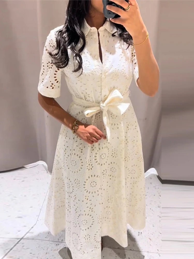 Robe midi Merida brodée et ceinturée