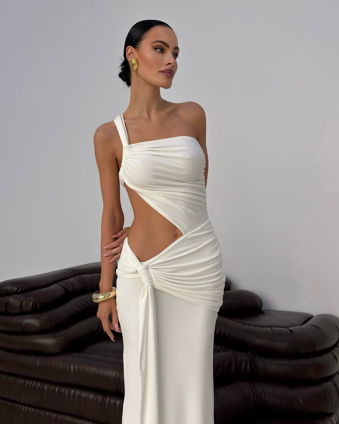 Robe longue asymétrique à découpe Mirelle