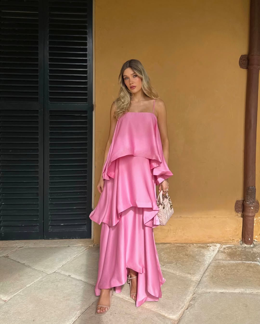 Robe longue satinée à volants étagés Nadia