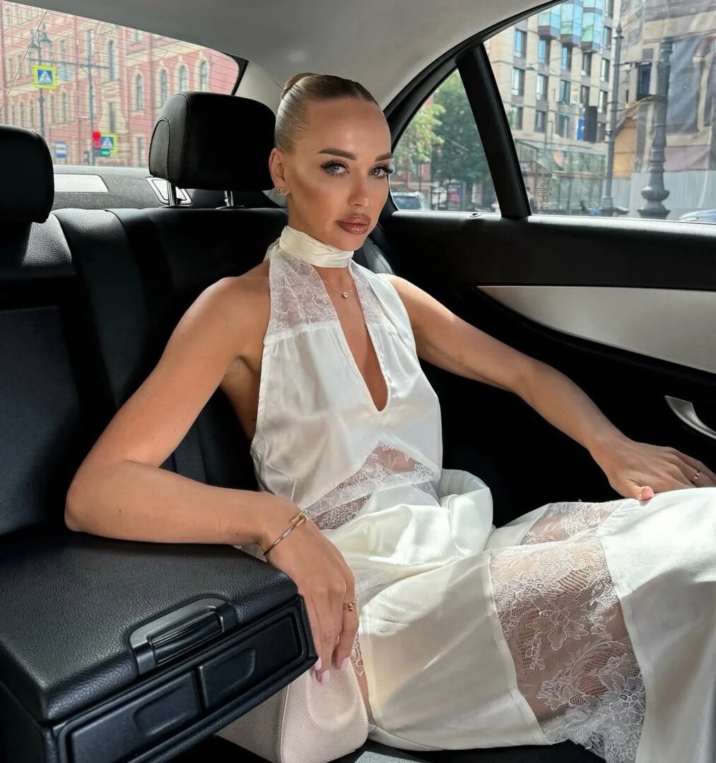 Robe transparente à col licou Natasha