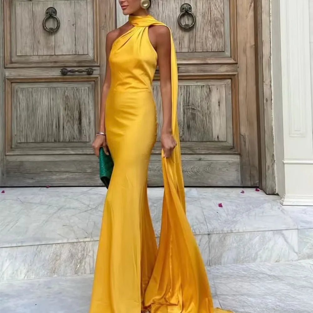 Robe longue Neele dos nu à encolure licou, finition satinée