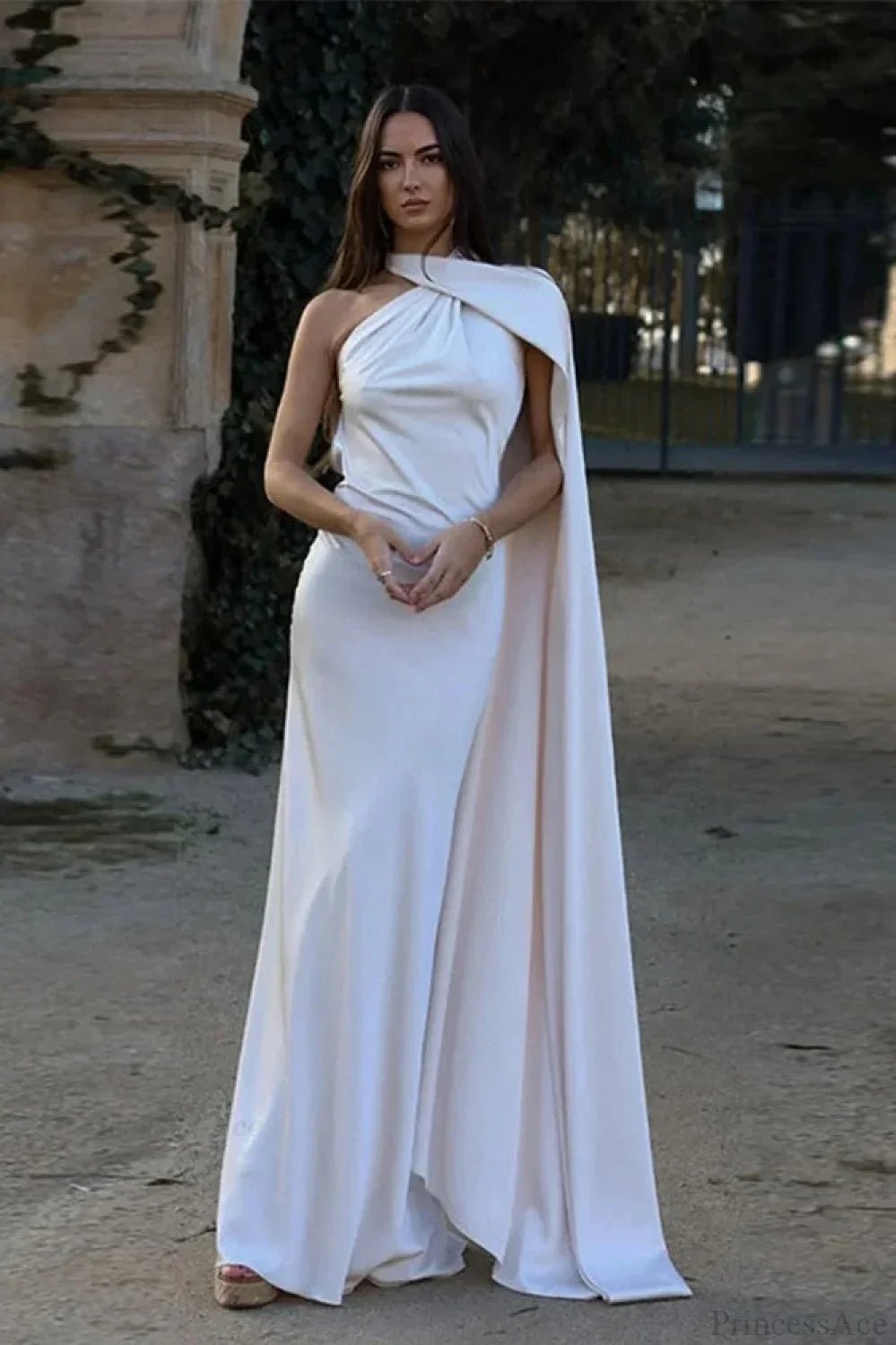 Robe longue Neele dos nu à encolure licou, finition satinée