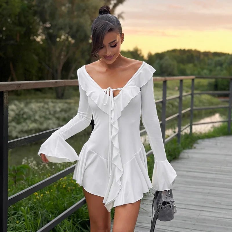 Mini-robe à volants et col en V Nicole