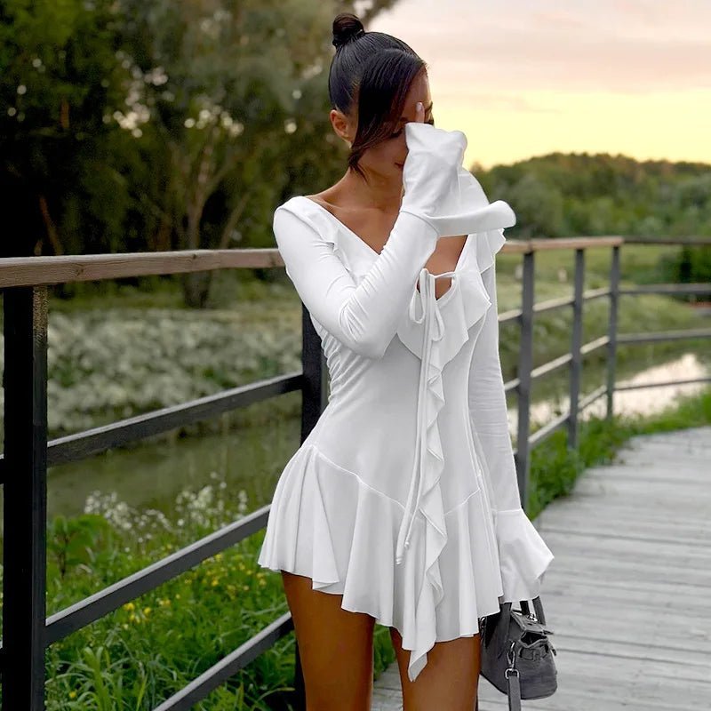 Mini-robe à volants et col en V Nicole