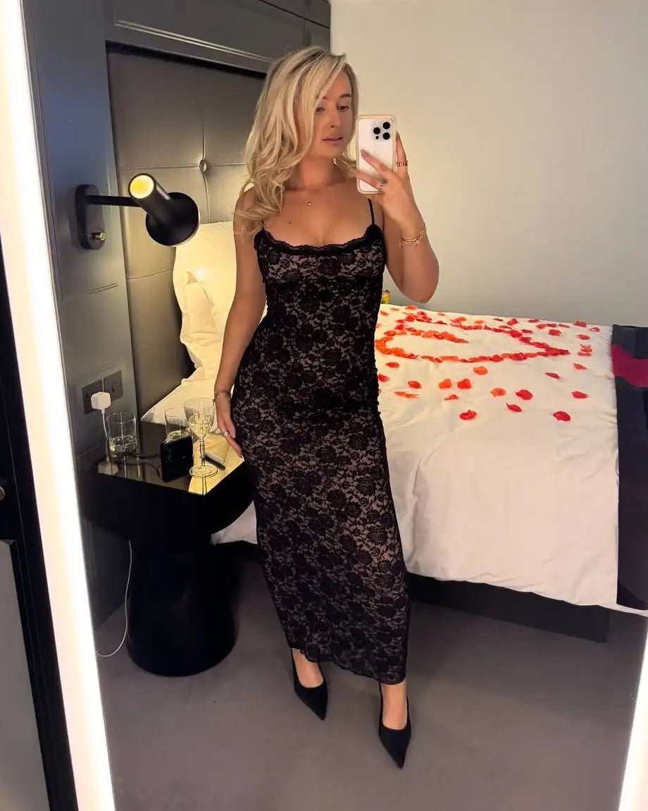 Robe longue Nina en dentelle à épaules dénudées