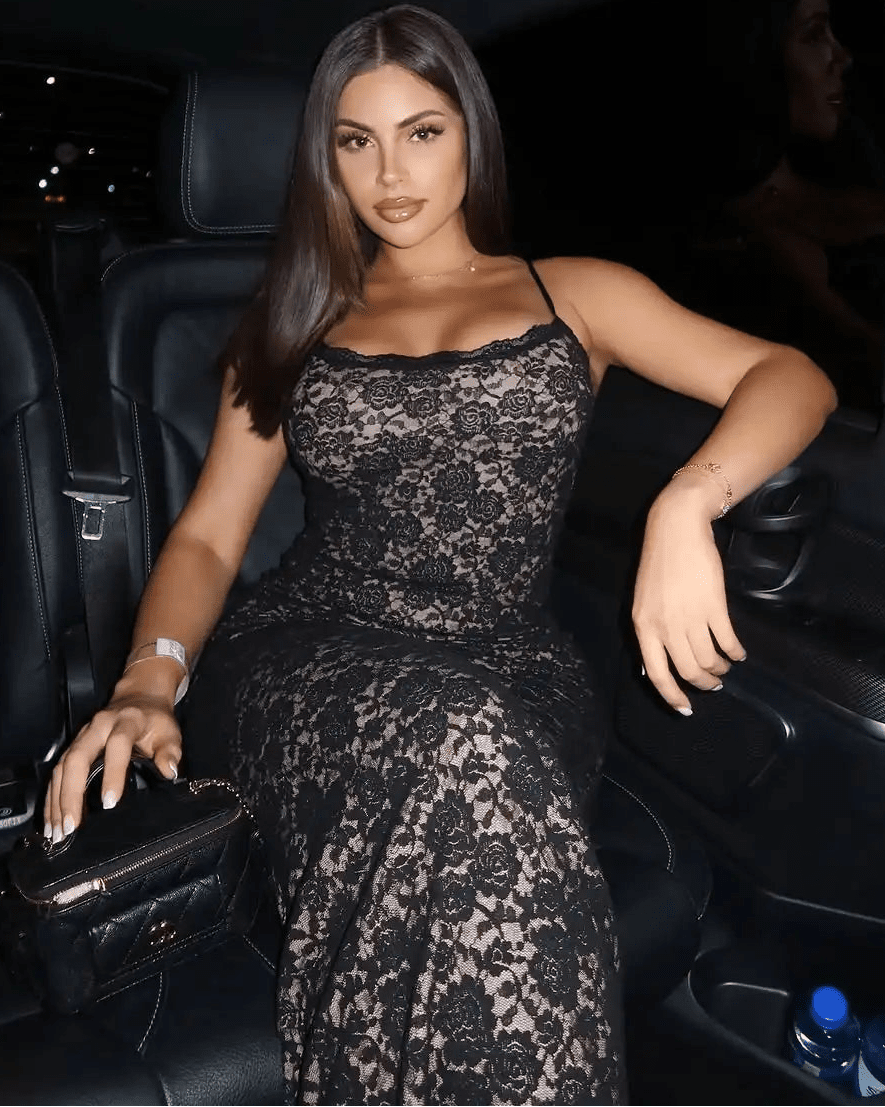 Robe longue Nina en dentelle à épaules dénudées