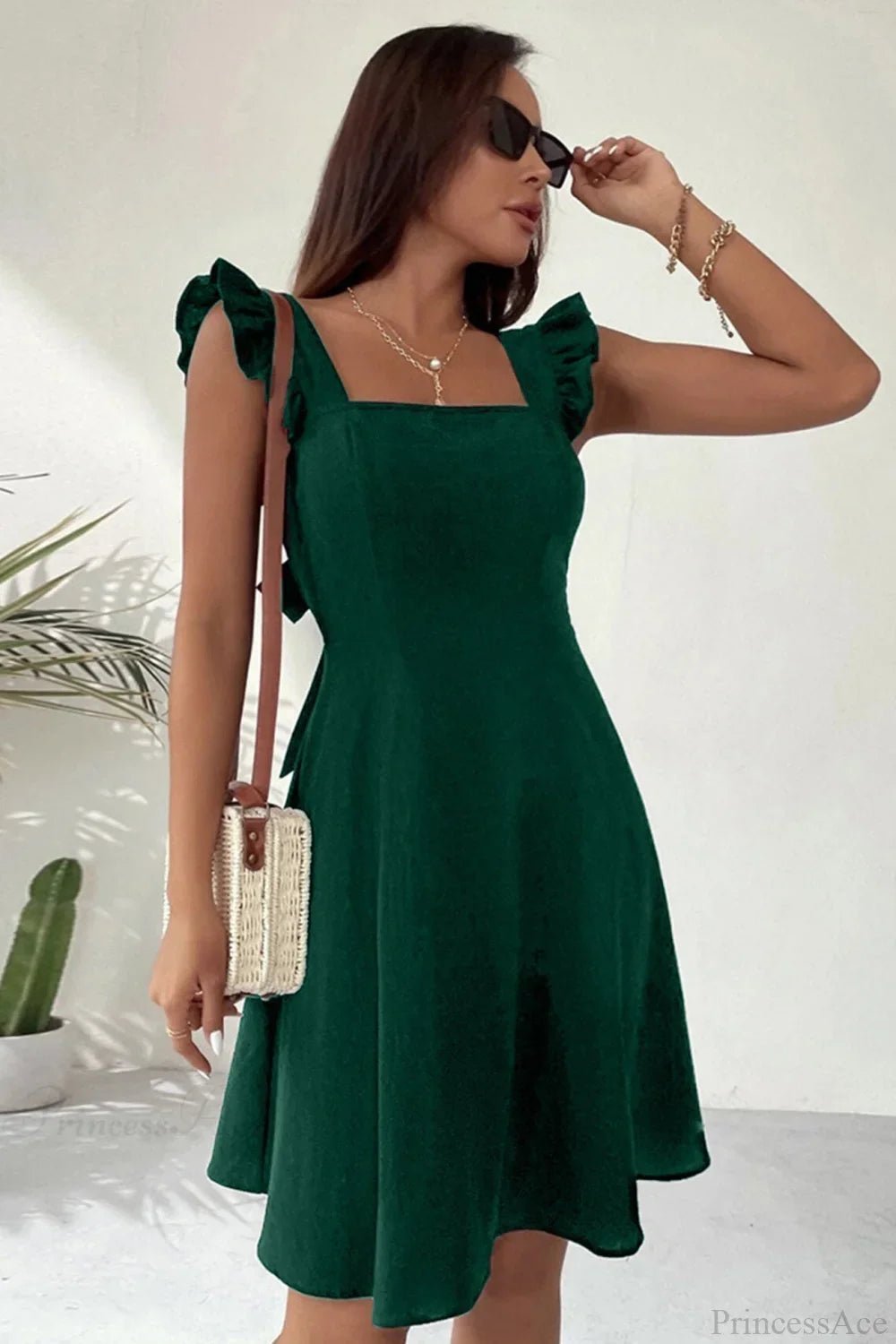 Robe courte sans manches Nora avec lien à nouer au dos et volants