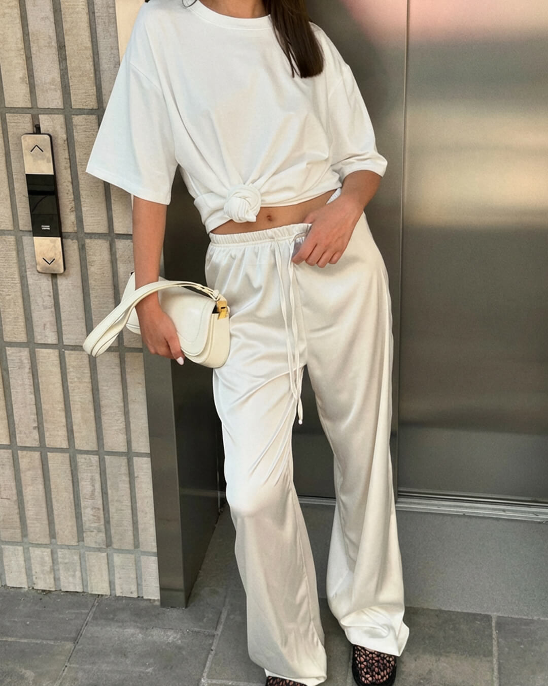 Pantalon Norma taille haute en satin à jambes larges