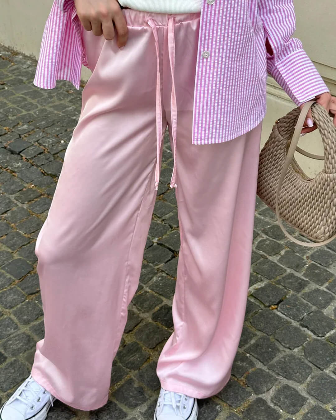 Pantalon Norma taille haute en satin à jambes larges