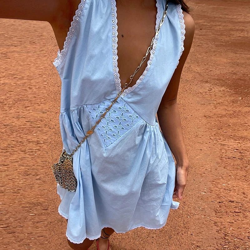 Mini-robe bohème Olivia avec bordure en dentelle