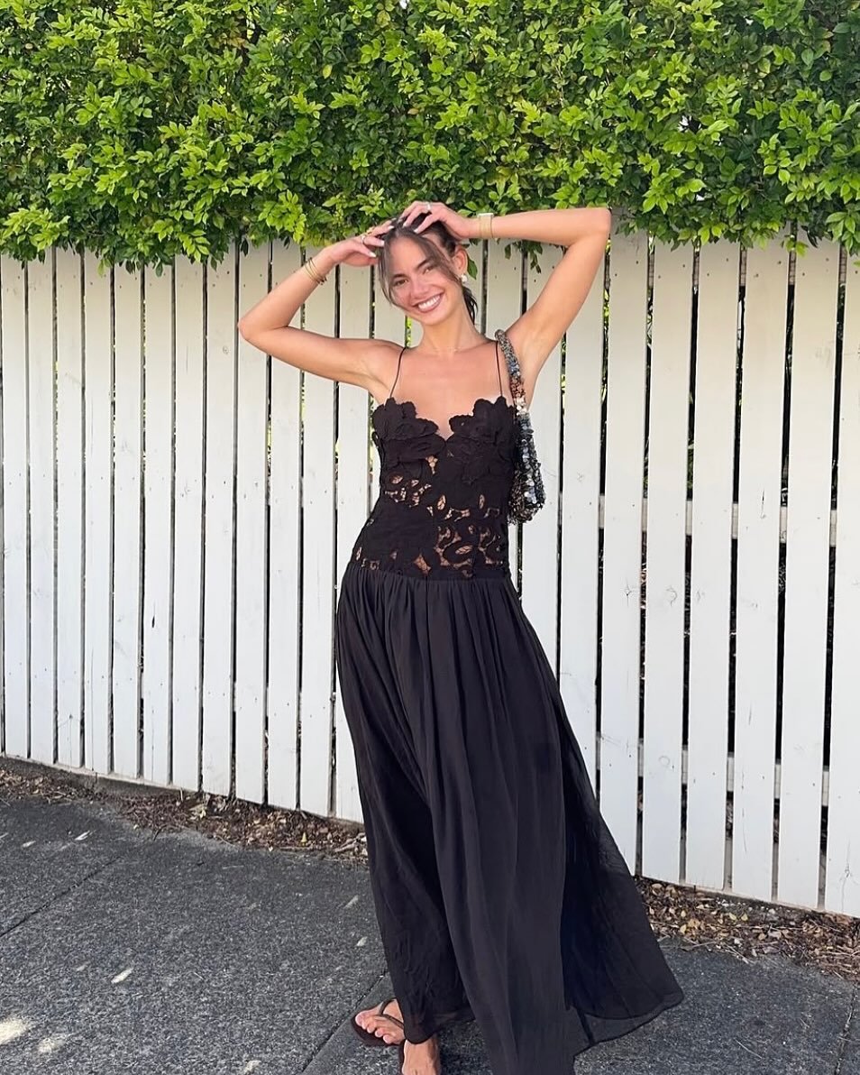 Robe dos nu Orla en dentelle et résille