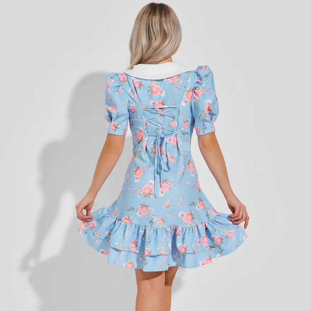 Robe courte imprimée à col en V et volants