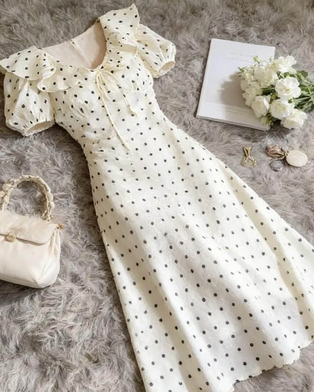 Robe longue Rachel à pois et col en V