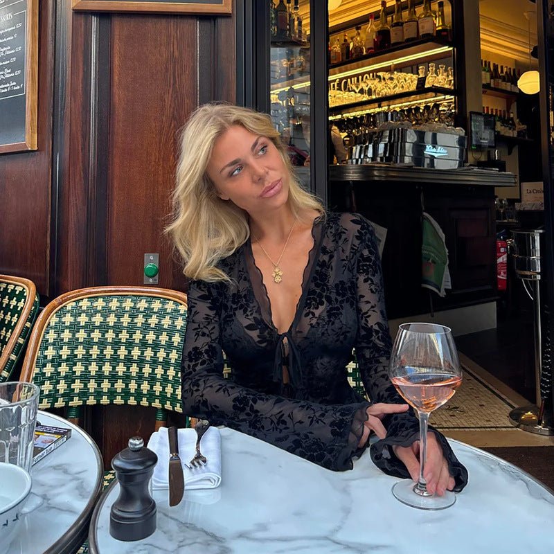 Blouse Rachel en dentelle à nouer sur le devant