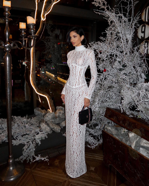 Robe longue en dentelle à col montant Raina