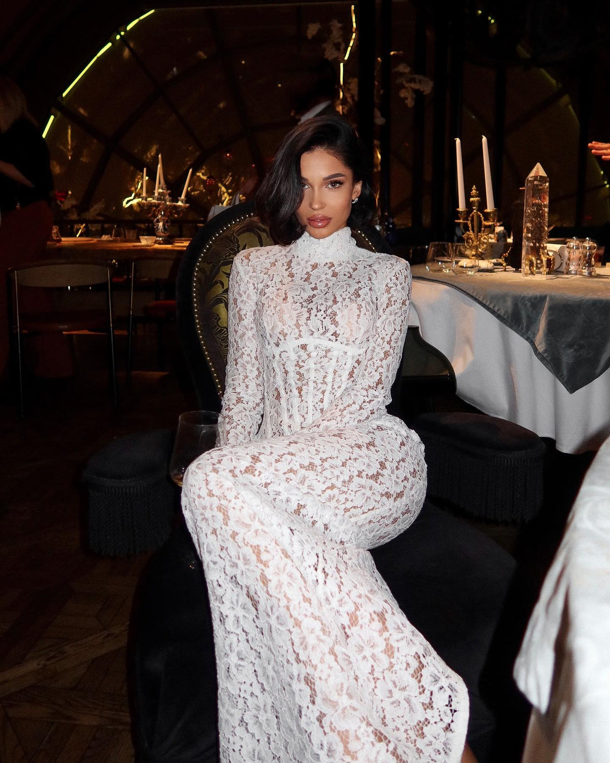 Robe longue en dentelle à col montant Raina