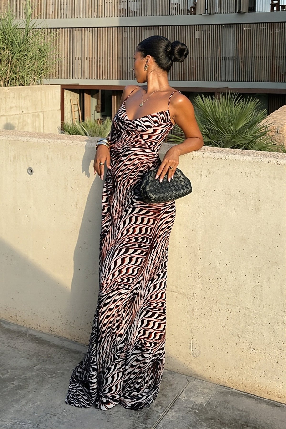 Robe longue Reina près du corps à encolure drapée