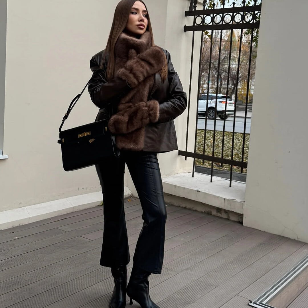 Gilet à col roulé en fausse fourrure Rina