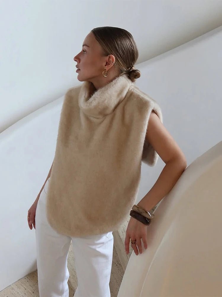 Gilet à col roulé en fausse fourrure Rina