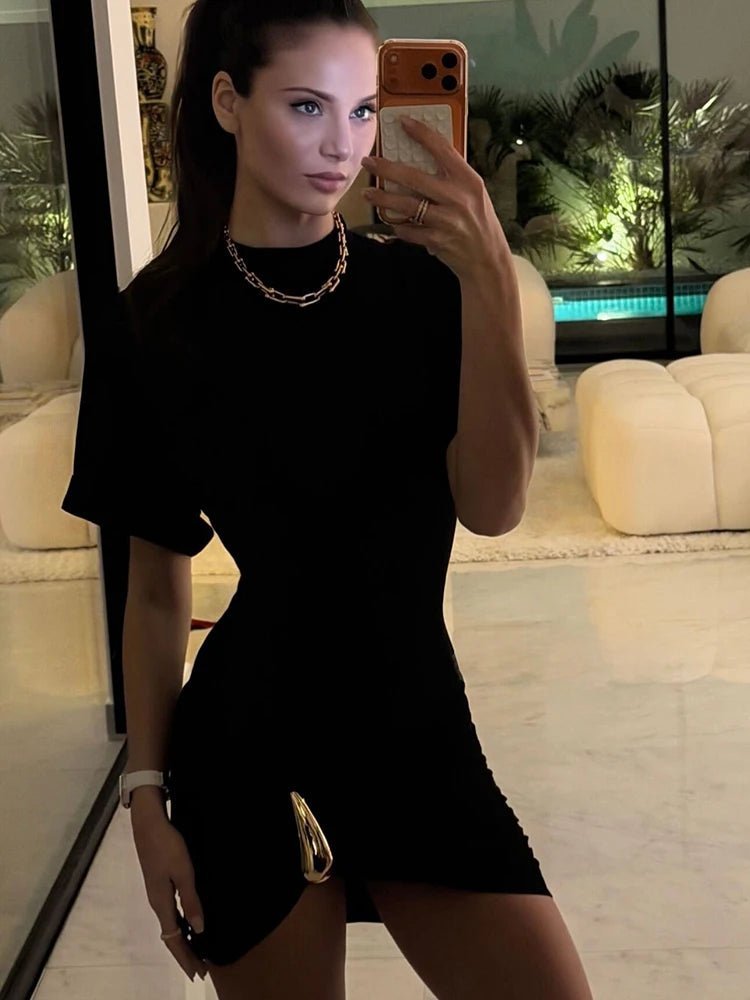 Robe mini froncée Rochelle avec boucle métallique