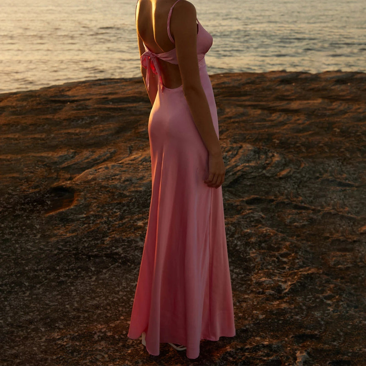 Robe camisole Romy dos nu à nouer sur le devant