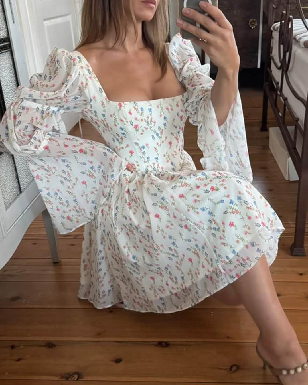 Mini-robe Rose à épaules dénudées et volants