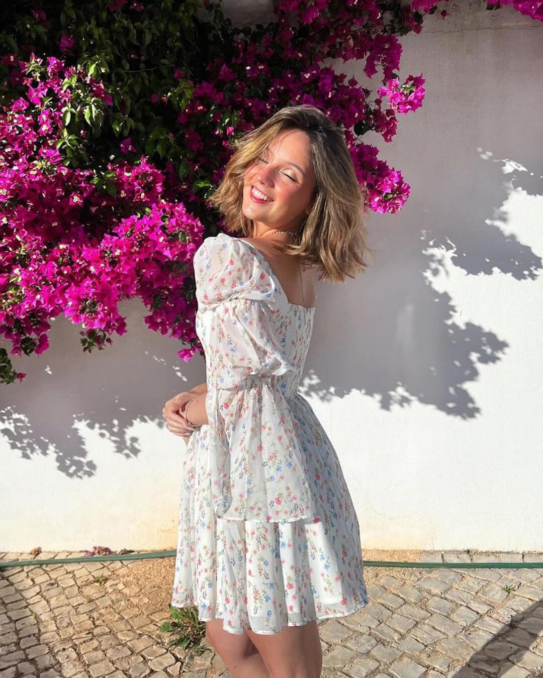 Mini-robe Rose à épaules dénudées et volants